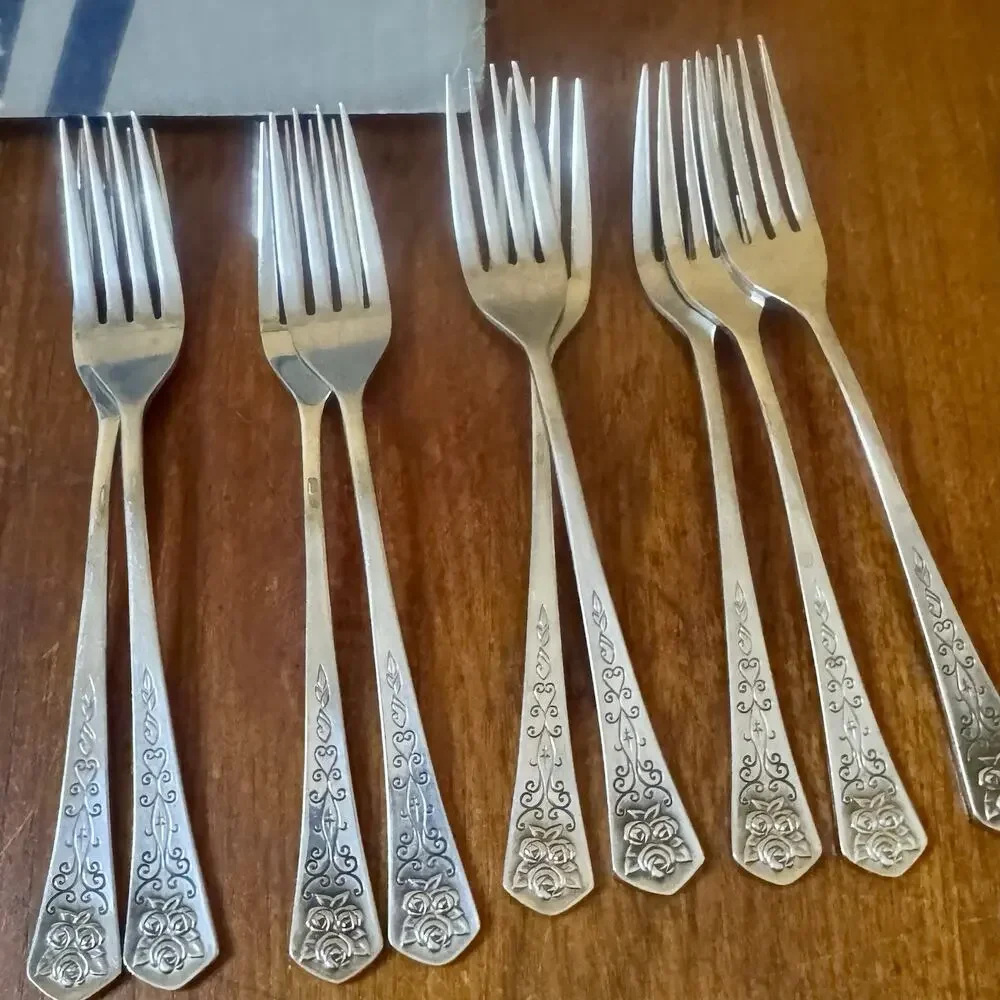 Oxford Hall Queen Tapestry 48 Pc Flatware Set Japan w/Original Box Rose